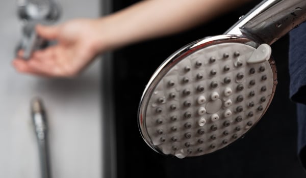 Wygodna łazienka - najlepsze ramiona prysznicowe