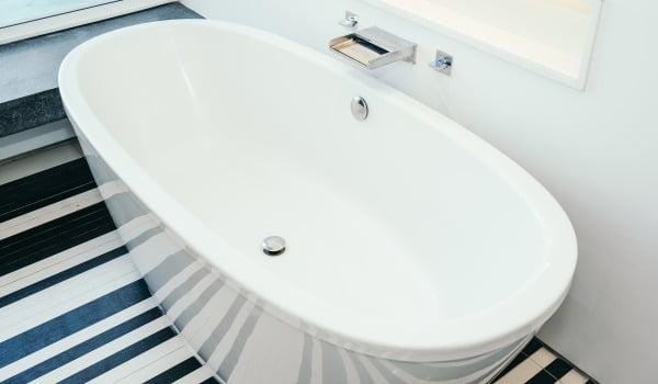 Do czego służy parawan w wannie?