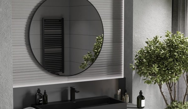 Ciemna łazienka w stylu industrialnym 